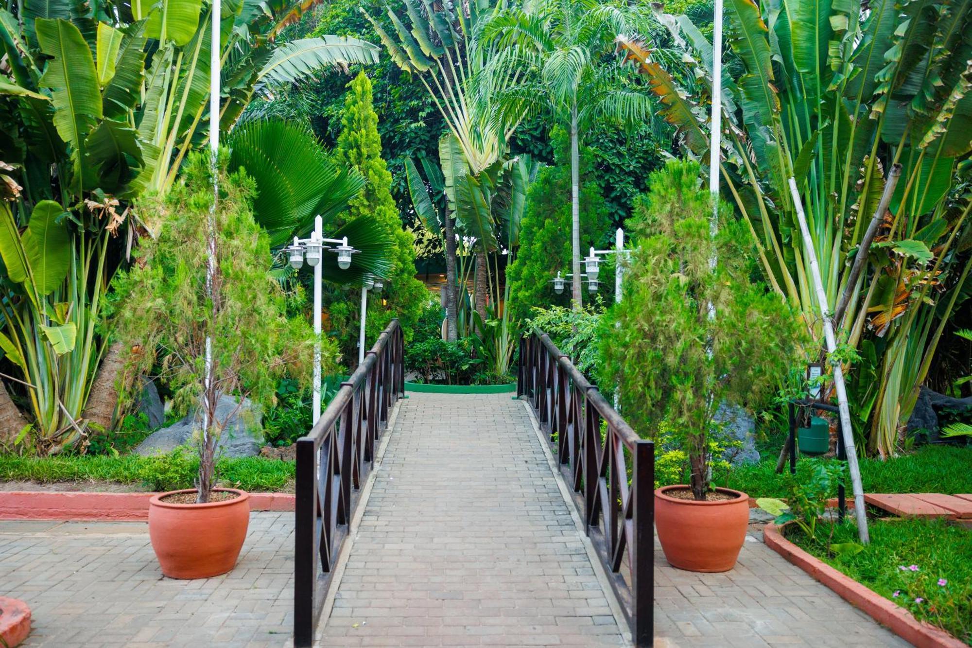Senegambia Beach Hotel Кололи Экстерьер фото