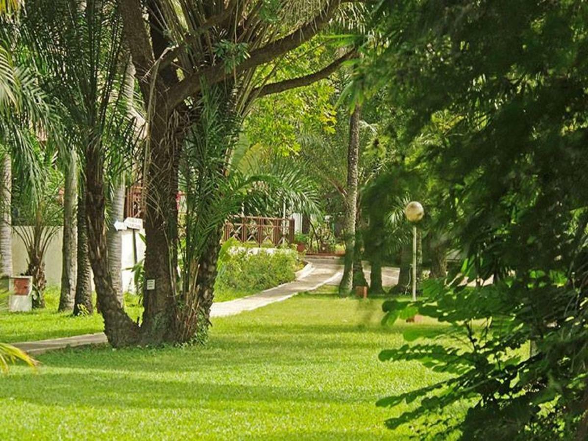 Senegambia Beach Hotel Кололи Экстерьер фото